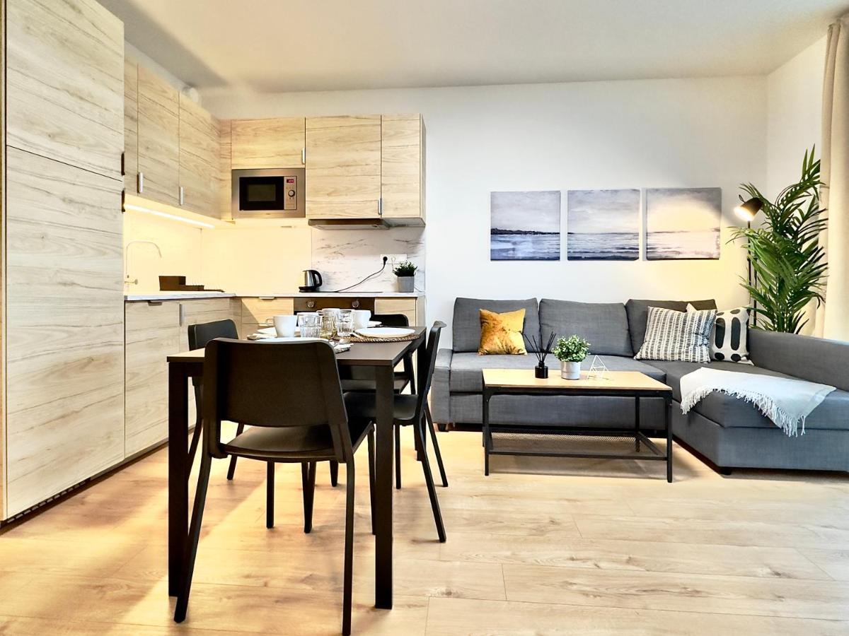 Yarn - Brand New - Free Parking - Balcony With City View - Central Shopping Mall Bratislava Esterno foto
