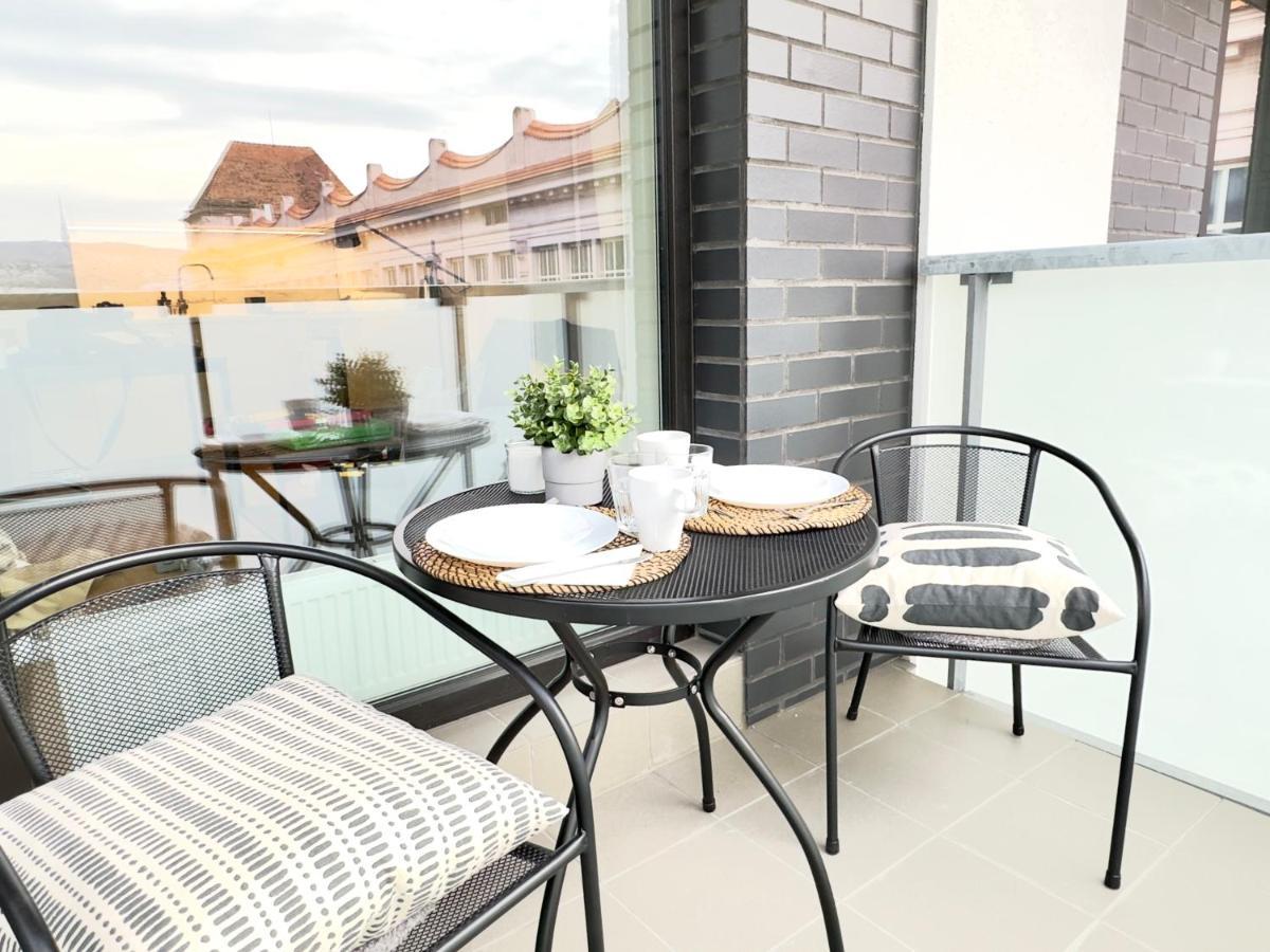 Yarn - Brand New - Free Parking - Balcony With City View - Central Shopping Mall Bratislava Esterno foto